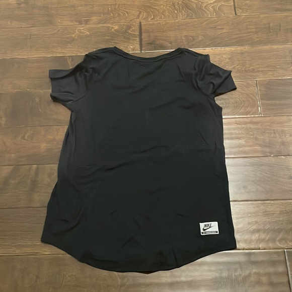 NWOT Nike International Tee - Picture 6 of 7